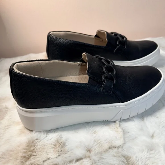 Naturalizer Black Slip On Sneaker With A Decorative Black Chain Size 10 - Picture 1 of 9